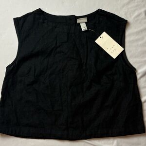 A New Day Linen Top button closure on the back XS-NWT